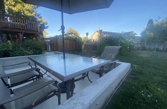 Bright, spacious and centrally located garden suite