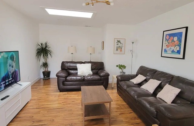 Bright spacious cozy 2B1B with full living full kitchen and gated backyard