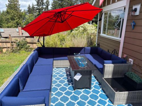 Bright Spacious Entire Home with Kids Backyard Set