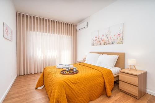 Bright & Spacious Flat w/Balcony by Host Wise
