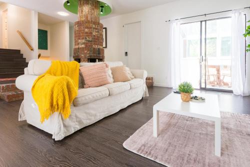 Bright & Spacious House Near UBC