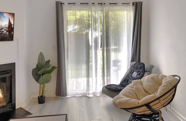 Bright, Clean, Modern 2BR Luxury Apt UNCW-Beach