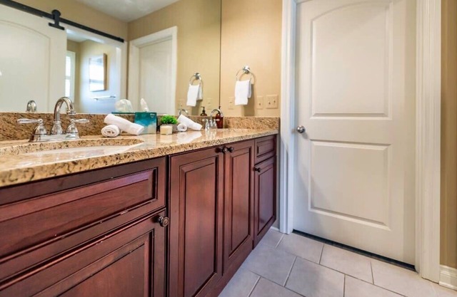 Bright, Spacious Plymouth 4BR - Walk to DT!