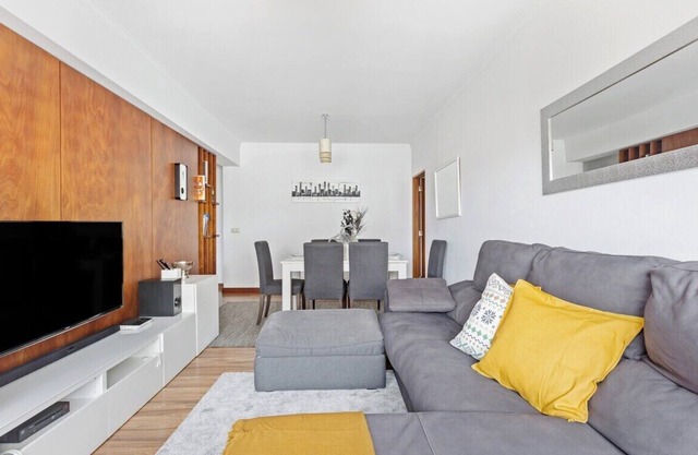 Bright & Spacious Three-Bed Apartment in Lisbon