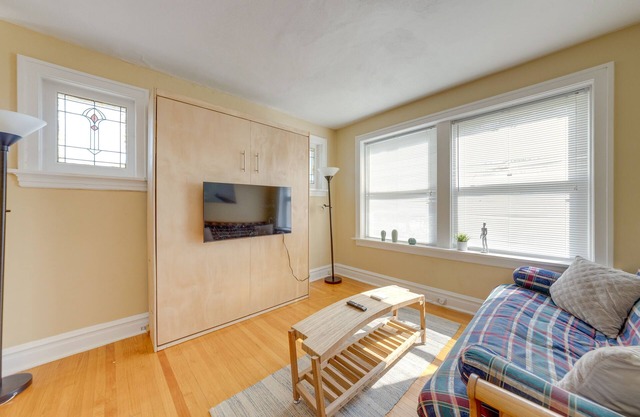 Bright St Louis Abode: 5 Mi to Forest Park!