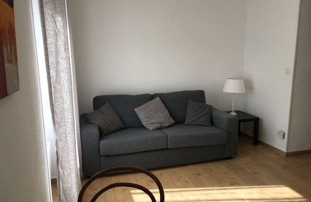 Bright studio in the heart of town for 2 people.