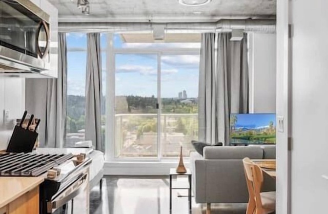 Bright Studio | Mins to Saddledome | Skyline Views