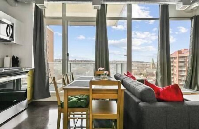 Bright Studio | Mins to Saddledome | Skyline Views