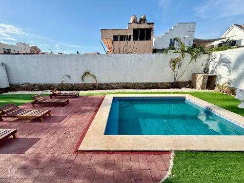 Bright Studio with Shared Pool Access