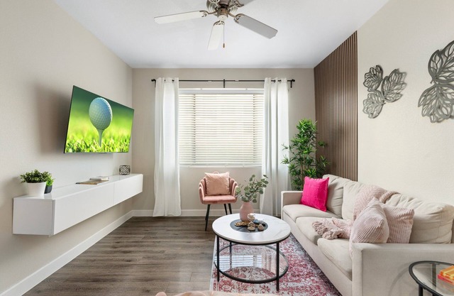 Bright & Stylish 1BR Pool, Gym & Walk to Mill Ave