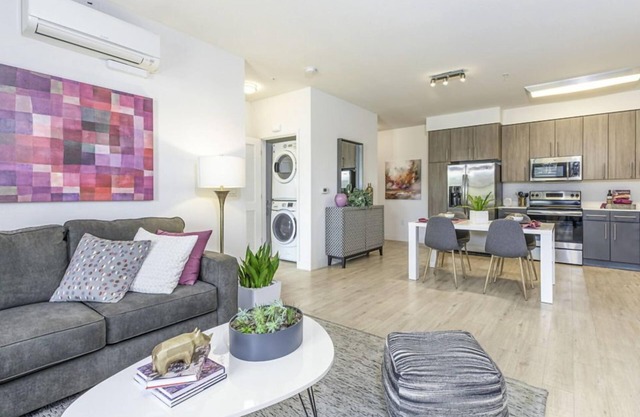 Bright & Stylish 2-Bedroom Retreat at 777 Hamilton
