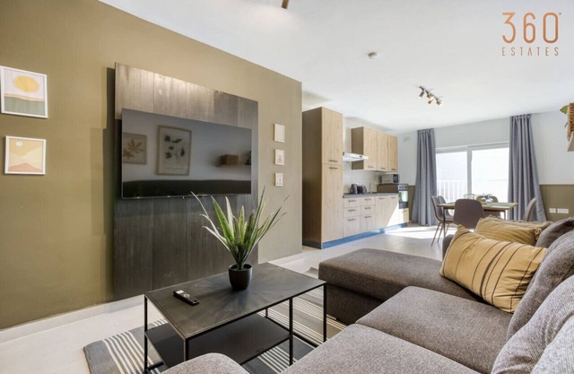 Bright & Stylish 2BR home in Pieta w/WIFI & AC