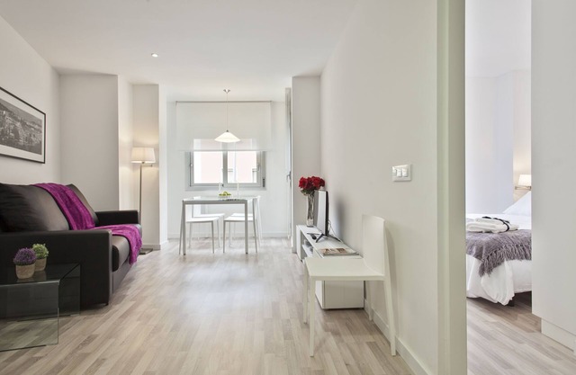 Bright & Stylish Apartment Next to Camp Nou