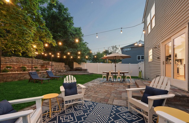 Bright & Stylish ShoreHouse w King Beds, 15min Walk to Beach, 2 Blocks to Dining