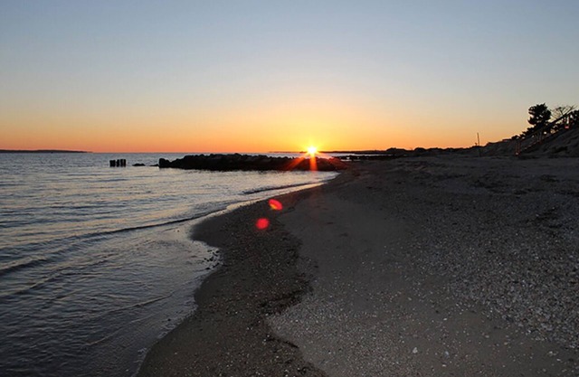 Bright Sunny Cape Cod Cottage in Falmouth, Ma