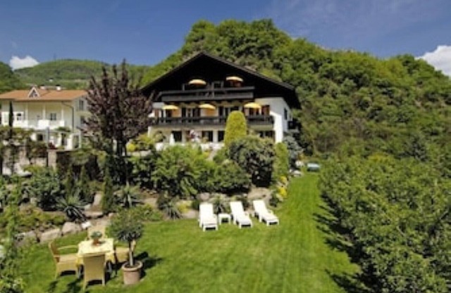 Helles sonniges Studio-Apartment großzügiger Balkon. Nähe zu Bozen & Meran WLAN