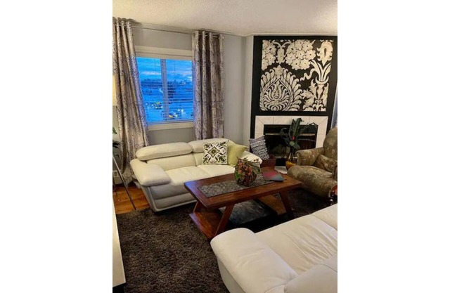 Bright Sunny Top Floor 2 BDR 2 Bath +Den