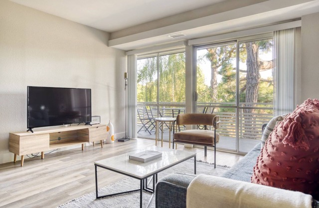Bright Sunnyvale 1BR w/ W/D, Pool & Gym, near Safeway, by Blueground