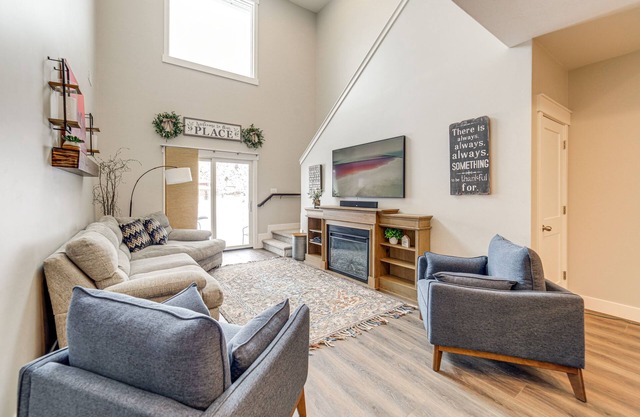 Bright Swan Valley Townhome: Hike, Fish & Ski!