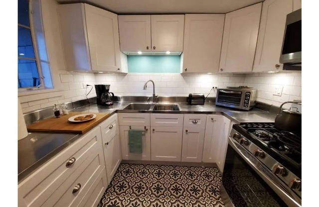 Bright & Tasteful Condo Near Lab, 2 BR, Gov Rates