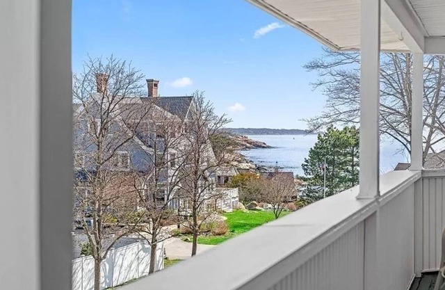 Bright top floor Studio with covered porch and ocean views