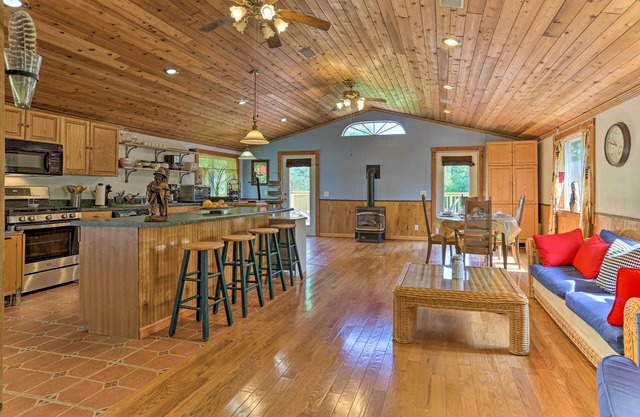 Bright Tucked-Away Cabin w/ Furnished Deck + Grill