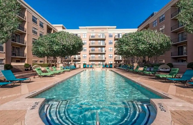 Bright Uptown Apartment With View & HUGE Balcony!