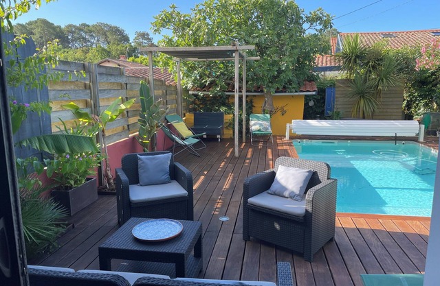 Helle Villa mit Pool zwischen Biarritz und Bayonne in der Nähe von Stränden und Wald.