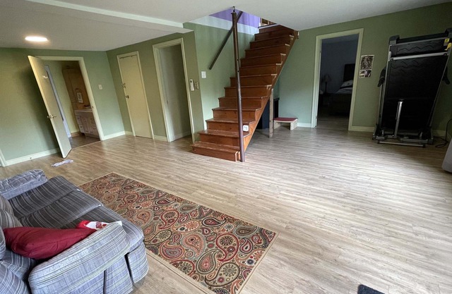 Bright w/ Huge Backyard + 5min to Parks!