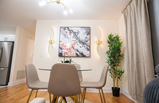 BrightOAK 3-bedroom apartment in Newark Close to NY