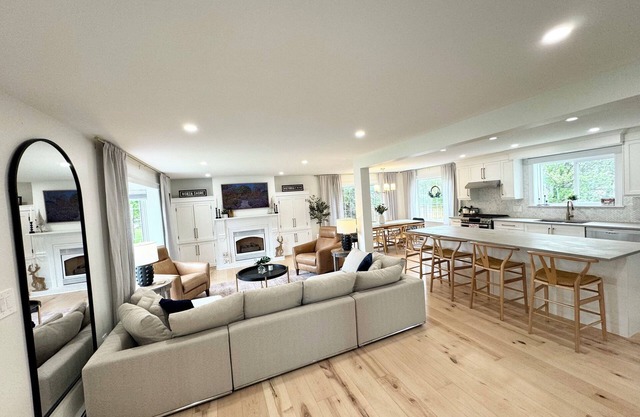 Brighton renovated 4 Bdrm/3bath with A/C & hot tub - Close to Downtown