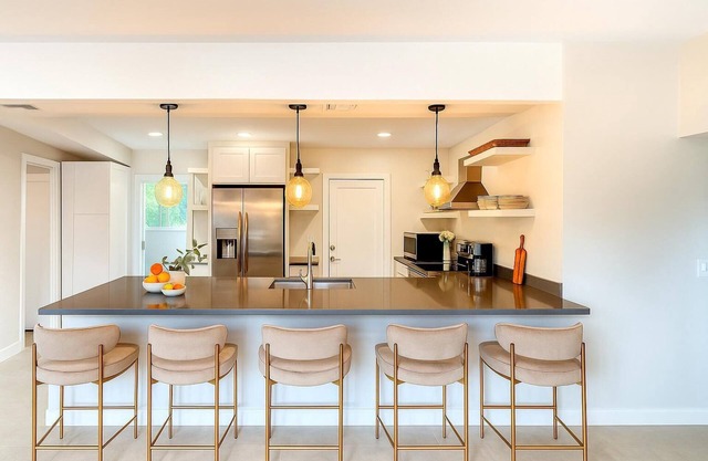 Brilliance-fire Pit & Foosball-walk to Old Town