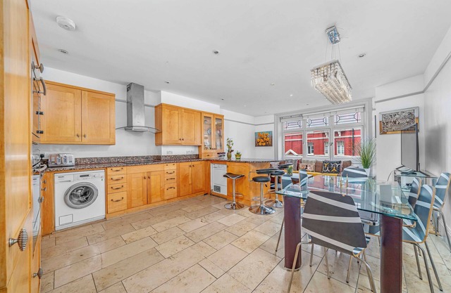 Brilliant 6 Bed Flat in London