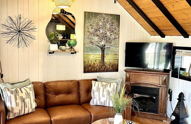 Lakefront Cottage auf Privat Autumn Lake & C5 in der Nähe von Salmon River, # 1