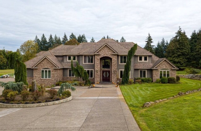 Bring the whole family to this spacious home!