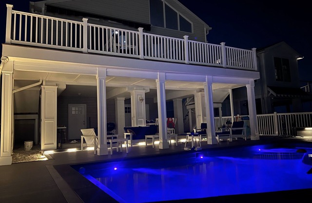 Bring your boat! Bay Front Contemporary with New In-ground Salt Water Pool