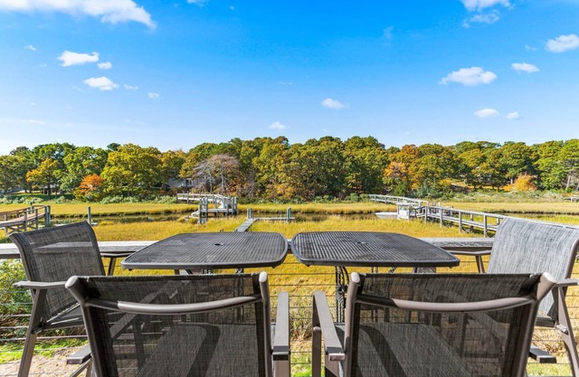 Bring your boat. Beautiful house with free dock, kayak, paddleboard