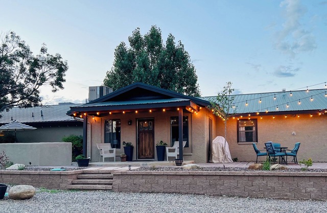 Bring your horse and cool off in Prescott! Home & stables back up to trails!