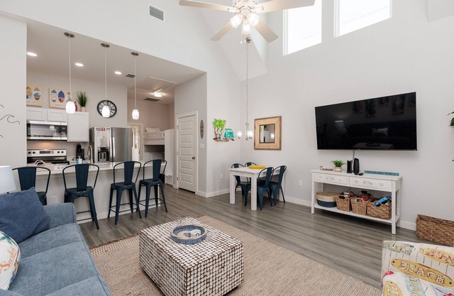 Bring Your Pups: Pet-Friendly Townhome Near the Surf and Sand