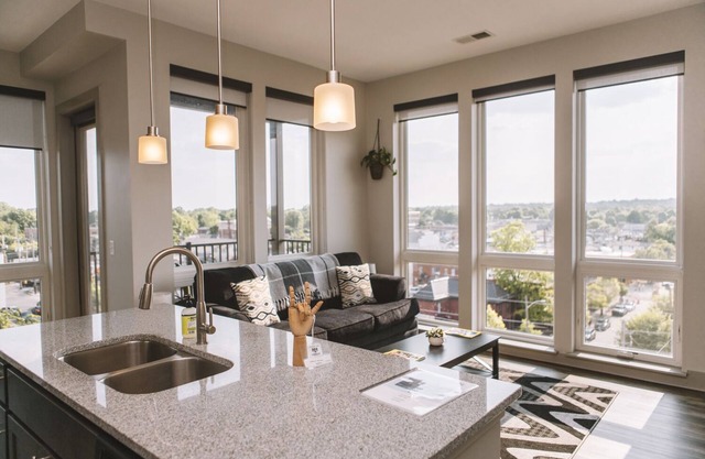 Broad Ripple 1BR w/ Free Parking and Stunning View