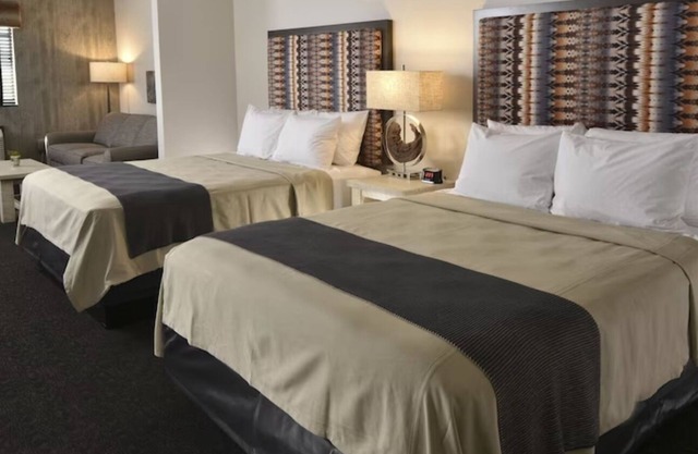 Broken Arrow Charmer: Steps from Top City Attractions! On-site Pool