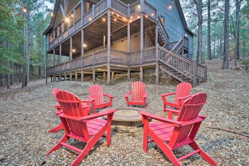 Broken Bow Cabin Deck with Hot Tub and Pool Table!