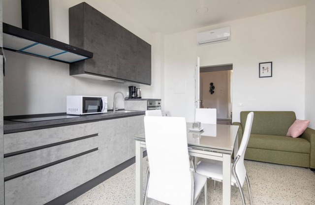 Bronzino apartment with parking by Mmega