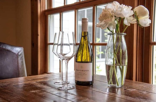 Brook Bound Inn - Main Lodge-Two Bedroom Suite w/pullout & Kitchenette-Room 102
