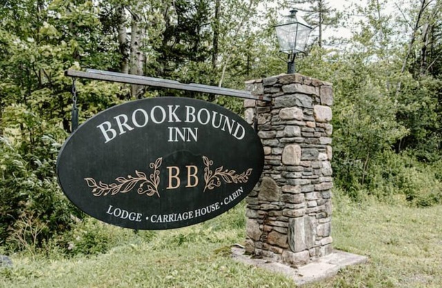 Brook Bound Inn - Main Lodge - King Bedroom - 2nd floor - Room 202