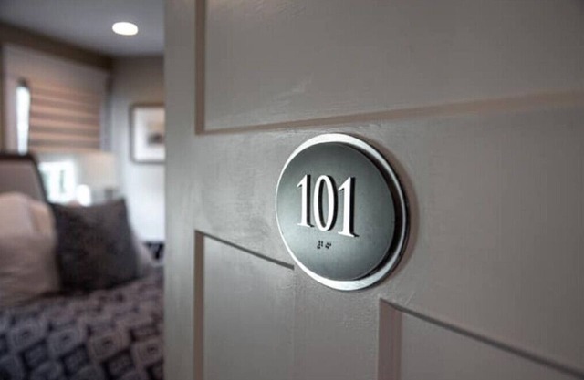 Brook Bound Inn - Queen Bedroom - First Floor - Room 101