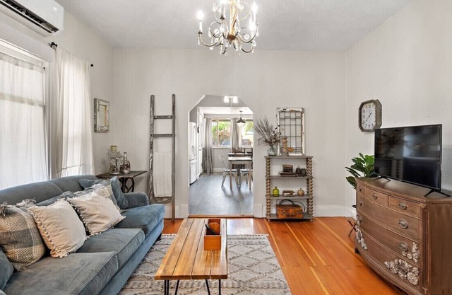 Brooke’s Charming Cottage