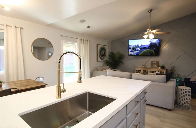 Brookes Guest House: Updated, Bright, Open & Airy
