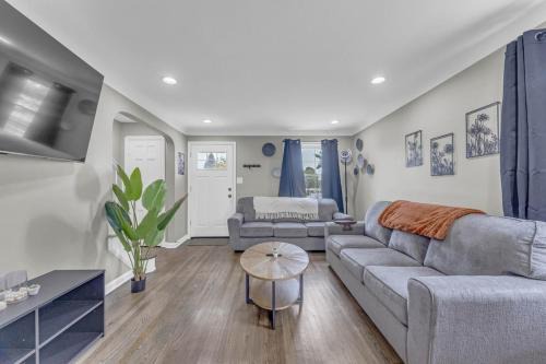Brooklyn Townhome Updated Kitchen Sleeps 4