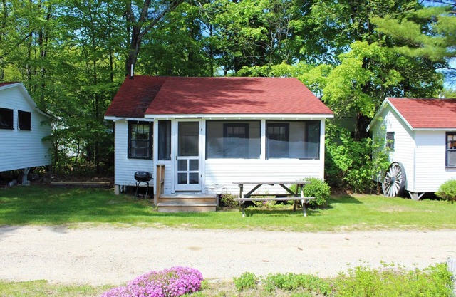 Brookside Cottage-Private Beach-Pets Welcome - Round Table Lodge, Sebago, Maine